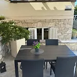Karina Apartman Supetar