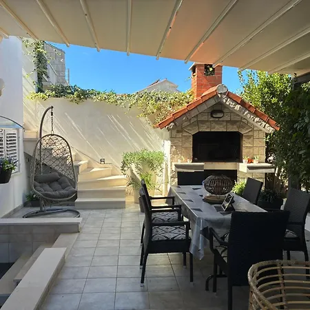 Karina Apartman *
